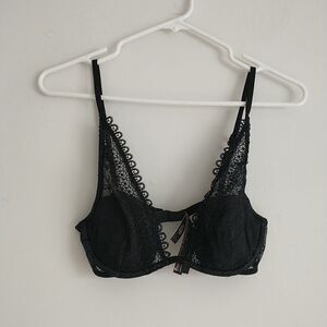 Victoria's Secret Very Sexy Unlined Plunge Bra 32C Black Lace Underwire Floral